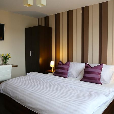 10 Bed And Breakfast Poznan Bagian luar foto