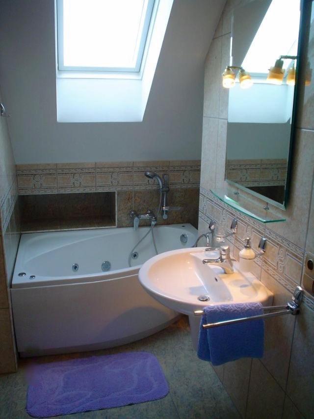 10 Bed And Breakfast Poznan Bagian luar foto