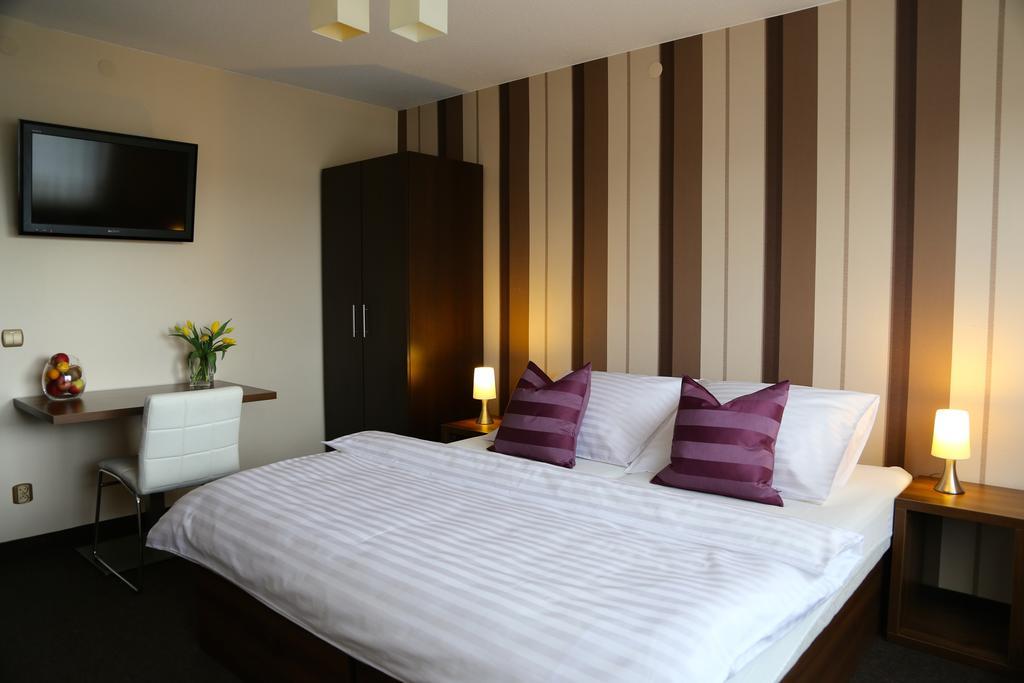 10 Bed And Breakfast Poznan Bagian luar foto