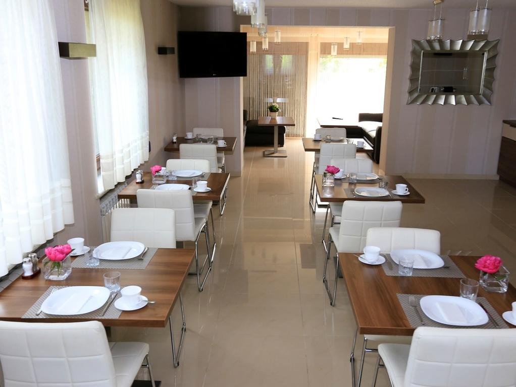 10 Bed And Breakfast Poznan Bagian luar foto