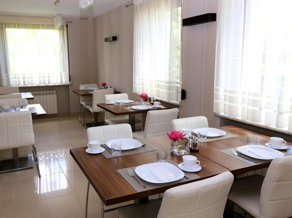 10 Bed And Breakfast Poznan Bagian luar foto