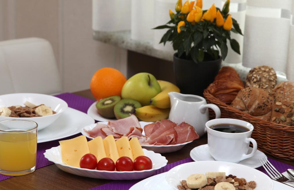 10 Bed And Breakfast Poznan Bagian luar foto
